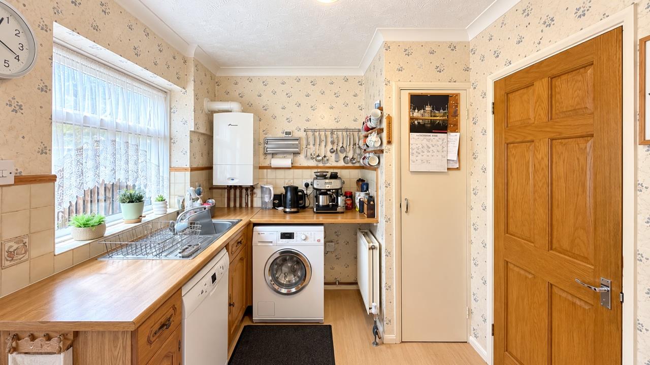 3 bed property in Stonehouse Drive, St. Leonards-On-Sea